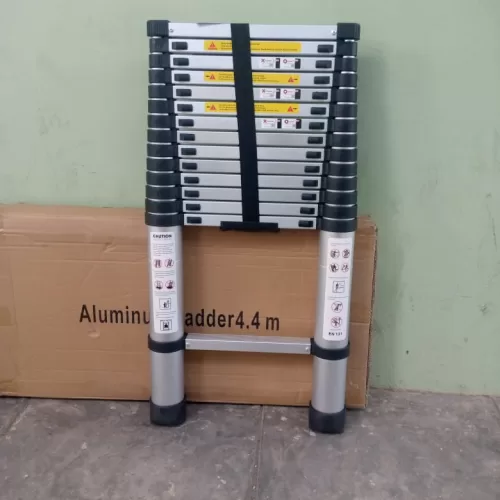 4.4m telescopic aluminium ladder